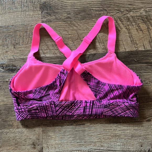 Under Armour Sports Bra - Picture 3 of 4